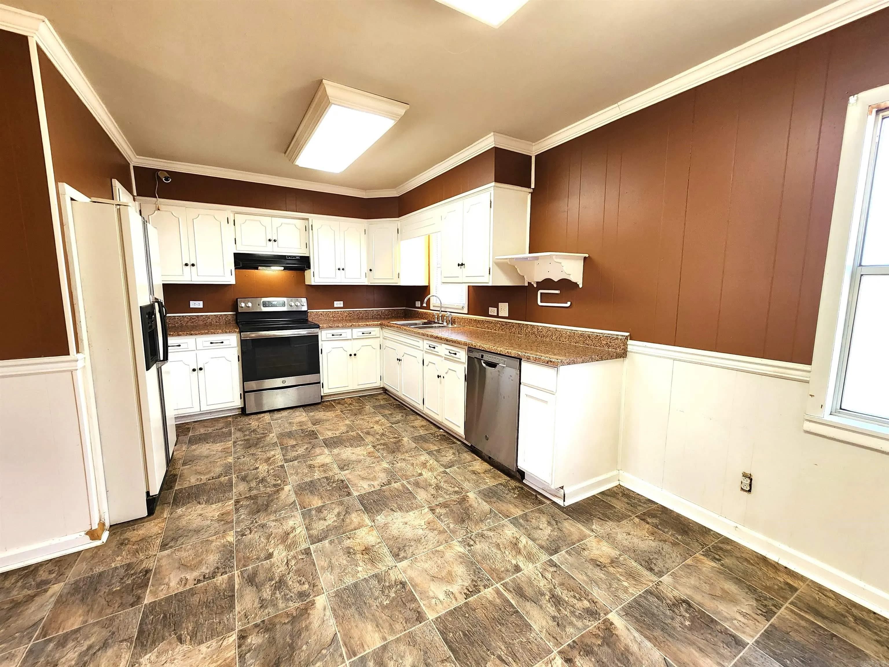 Property at 1112  Combs - Image 5