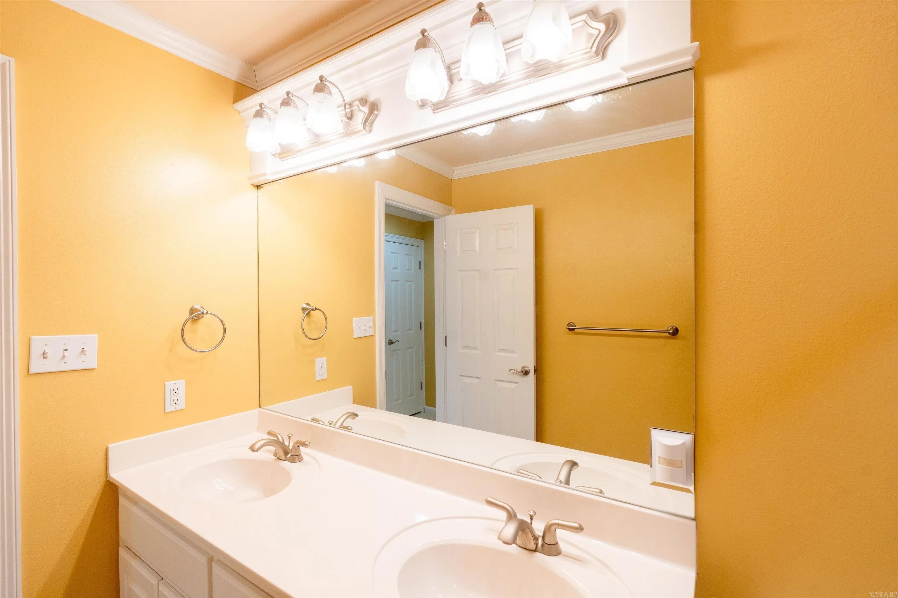 Property at 2306  Saxony - Image 22