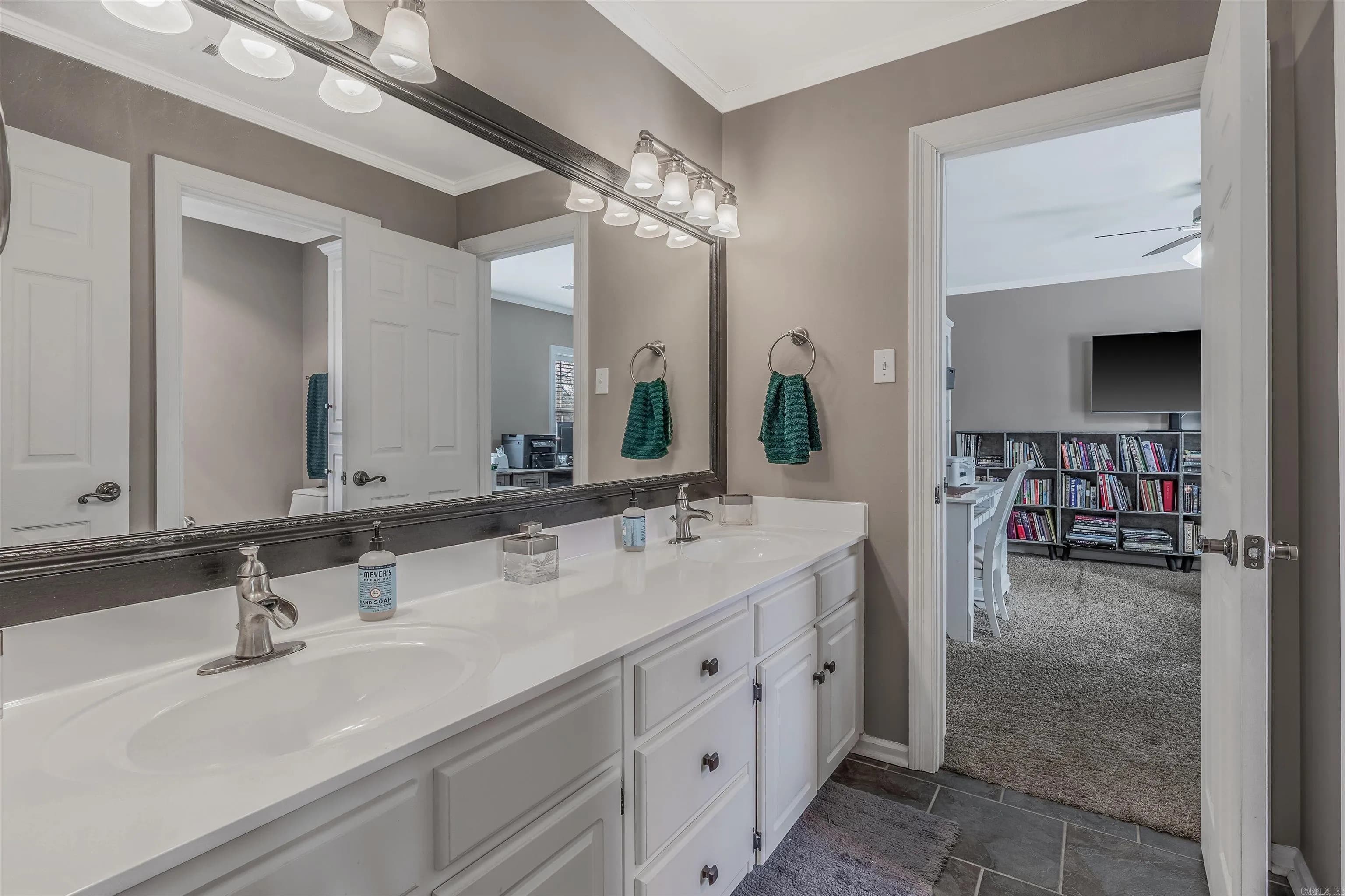 Property at 124  Edgewood - Image 37