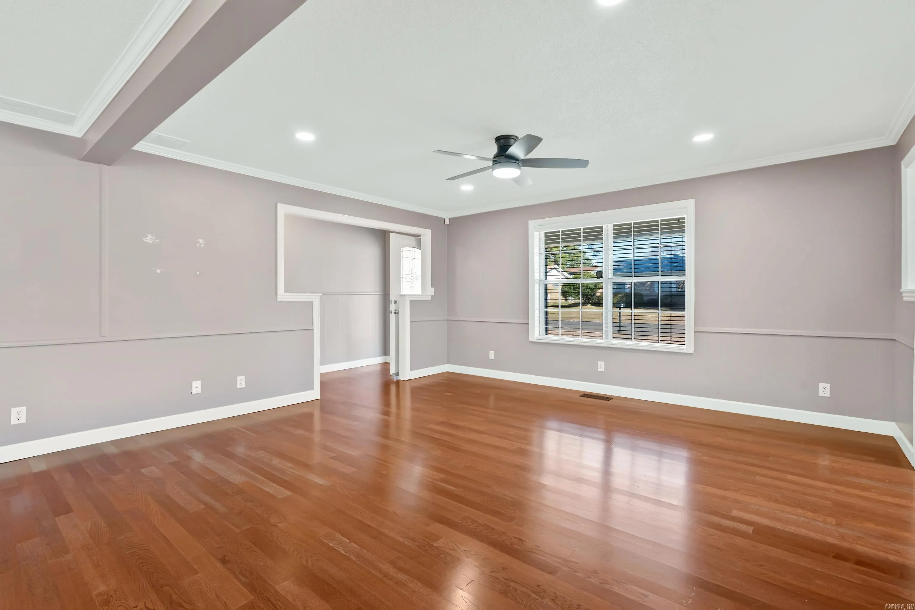 Property at 301  Hermlee - Image 13