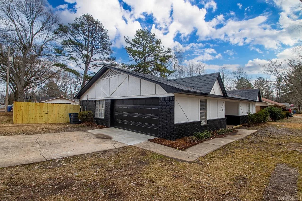 Property at 14  Susan - Image 5