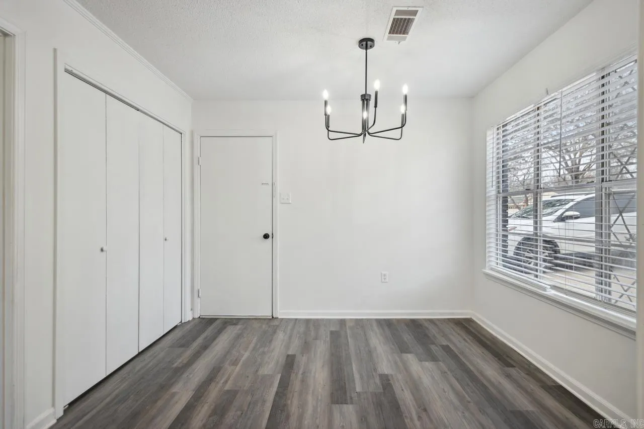 Property at 14  Susan - Image 10