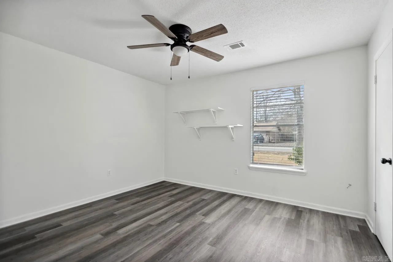 Property at 14  Susan - Image 26