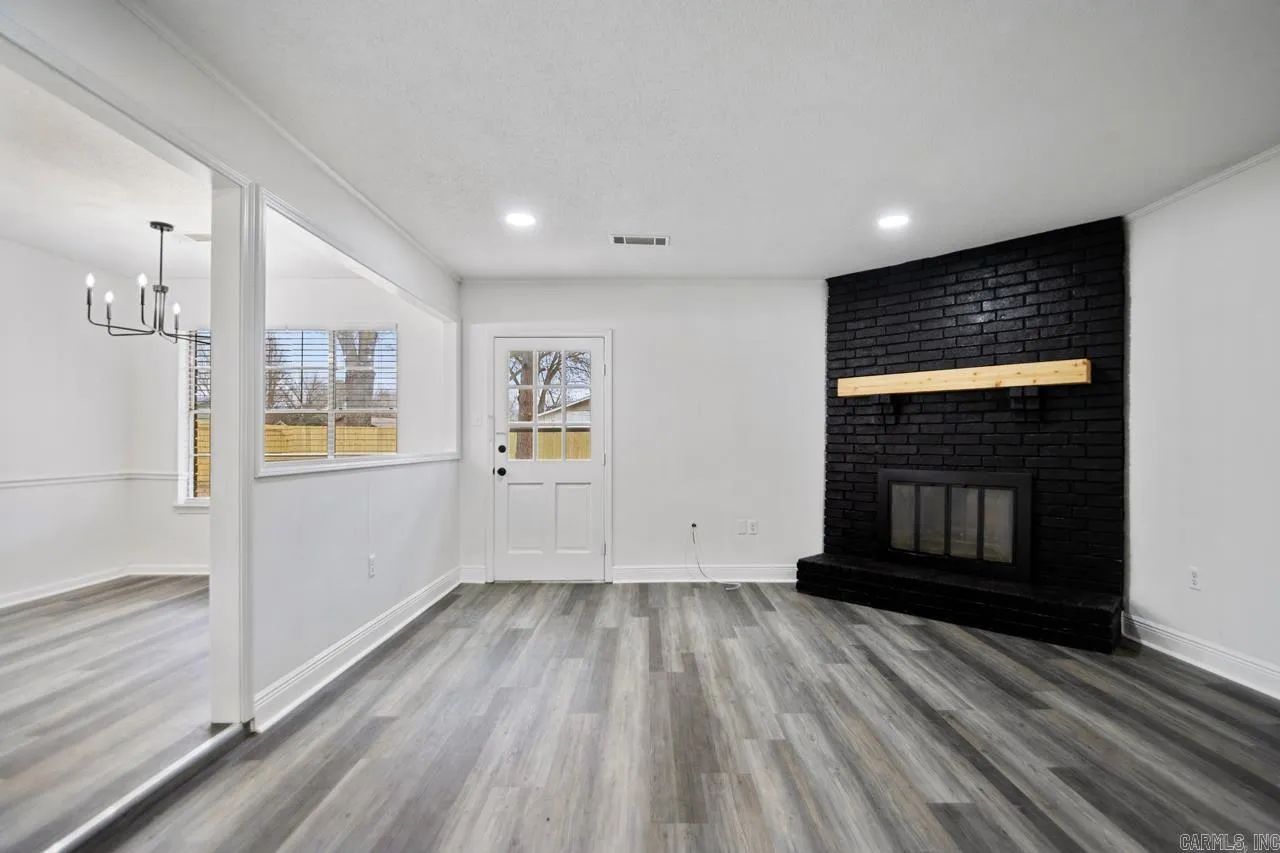 Property at 14  Susan - Image 7