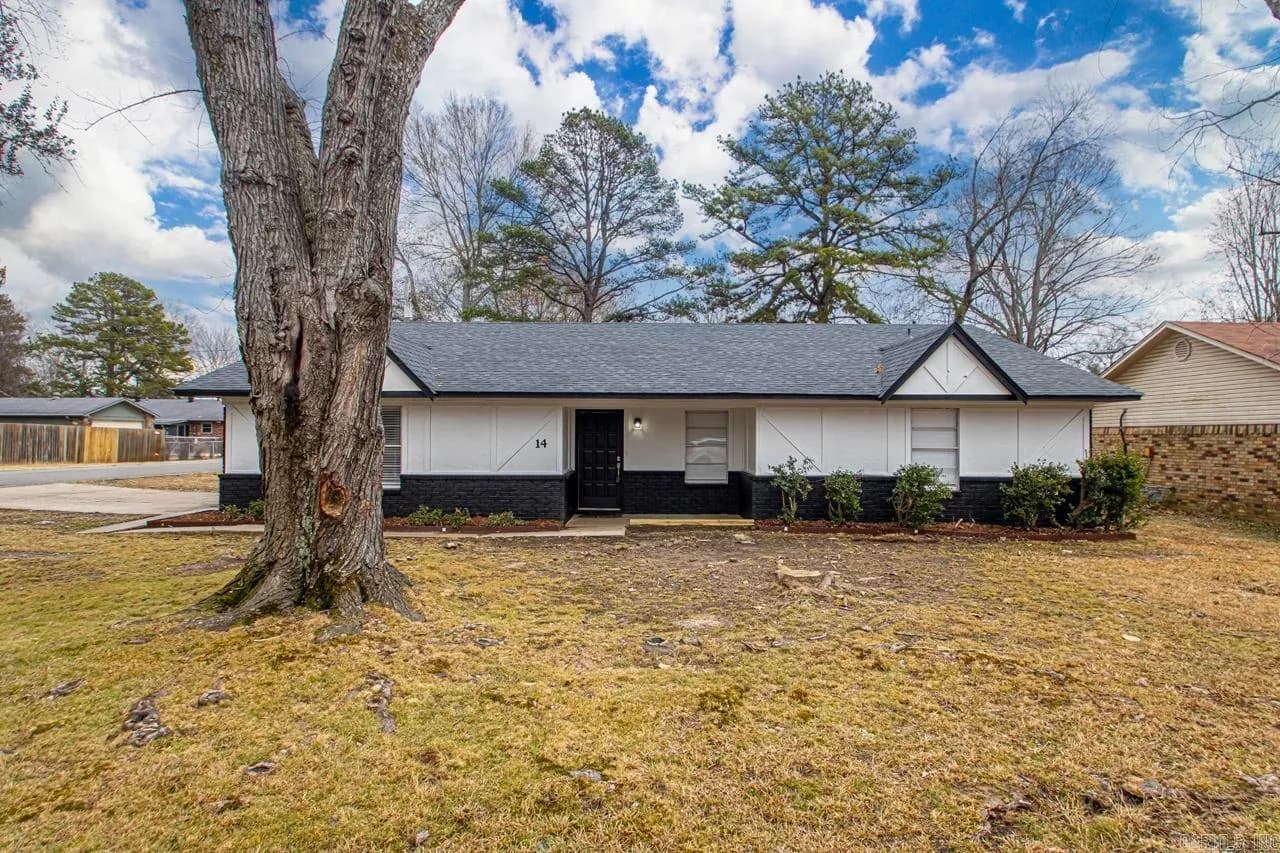 Property at 14  Susan - Image 1