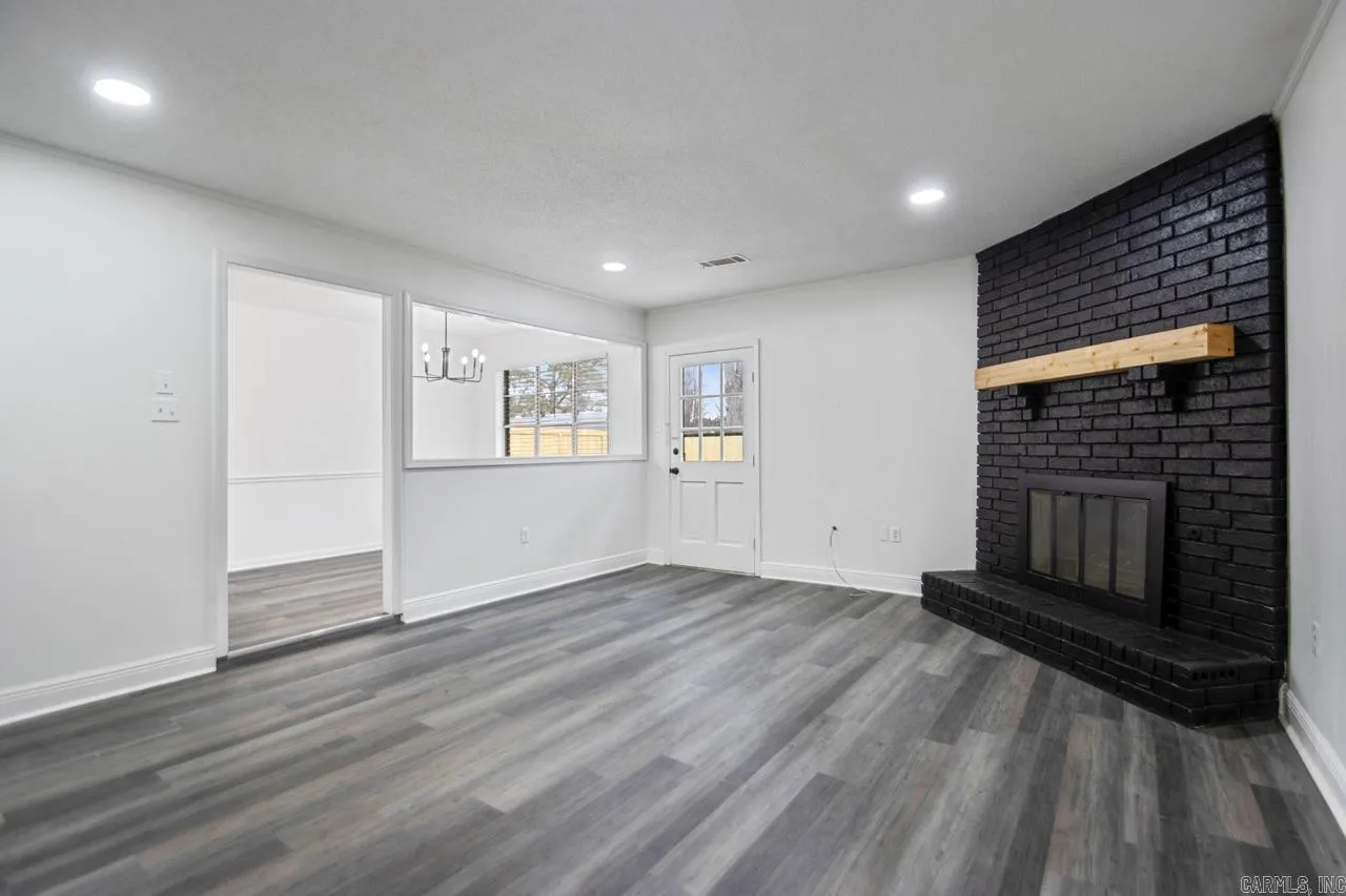 Property at 14  Susan - Image 6