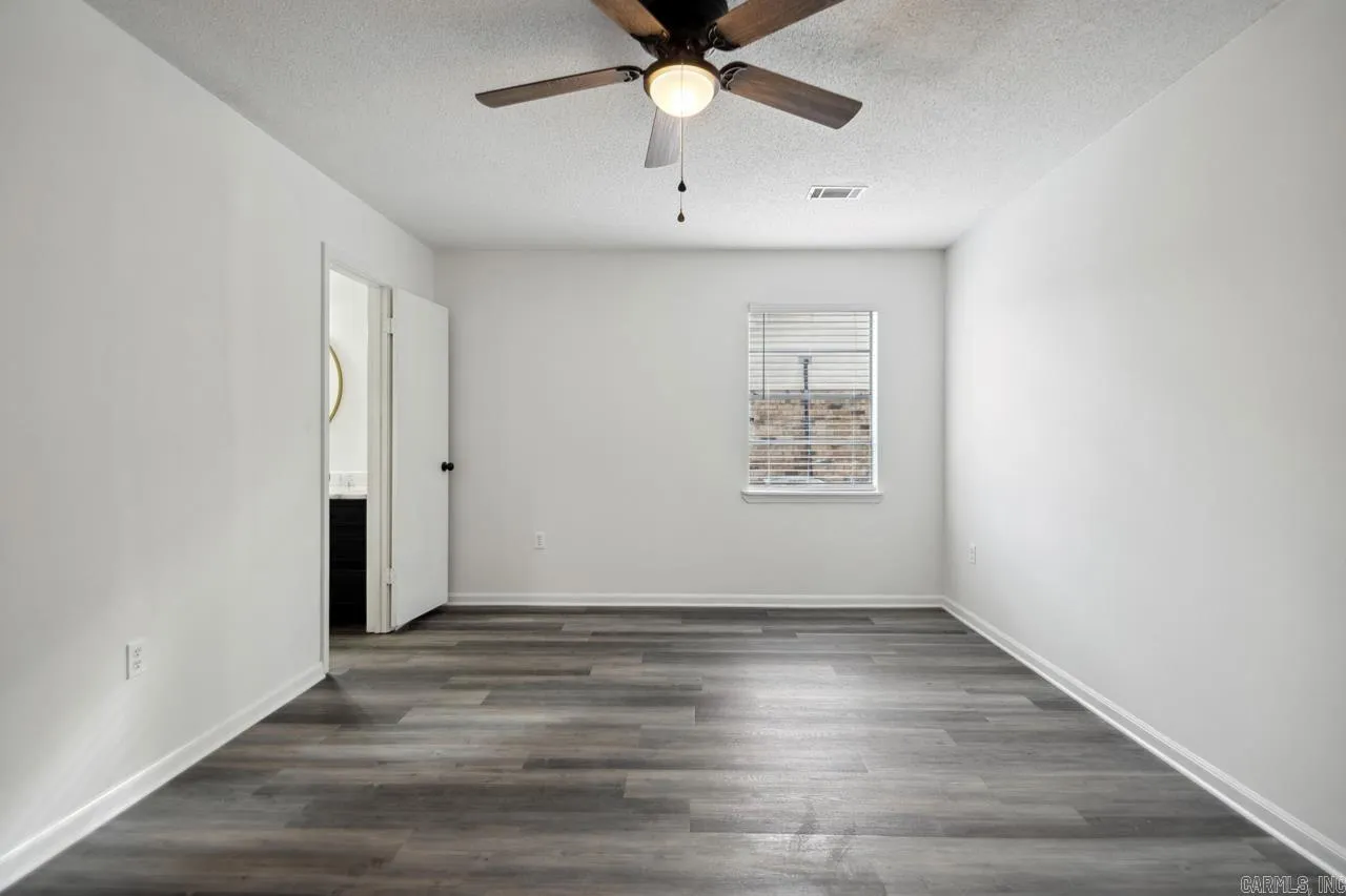 Property at 14  Susan - Image 21