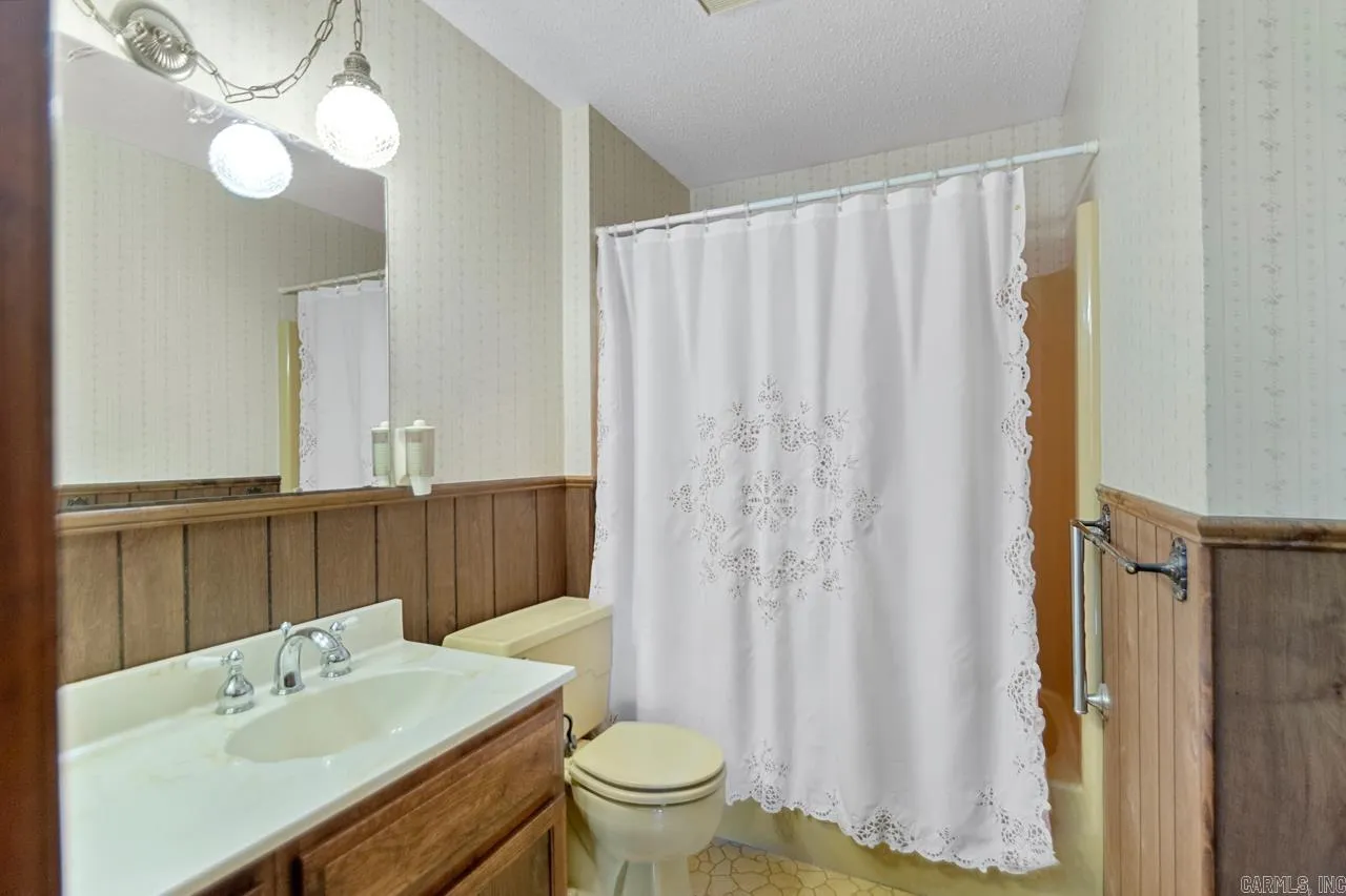 Property at 25  Red oak - Image 11