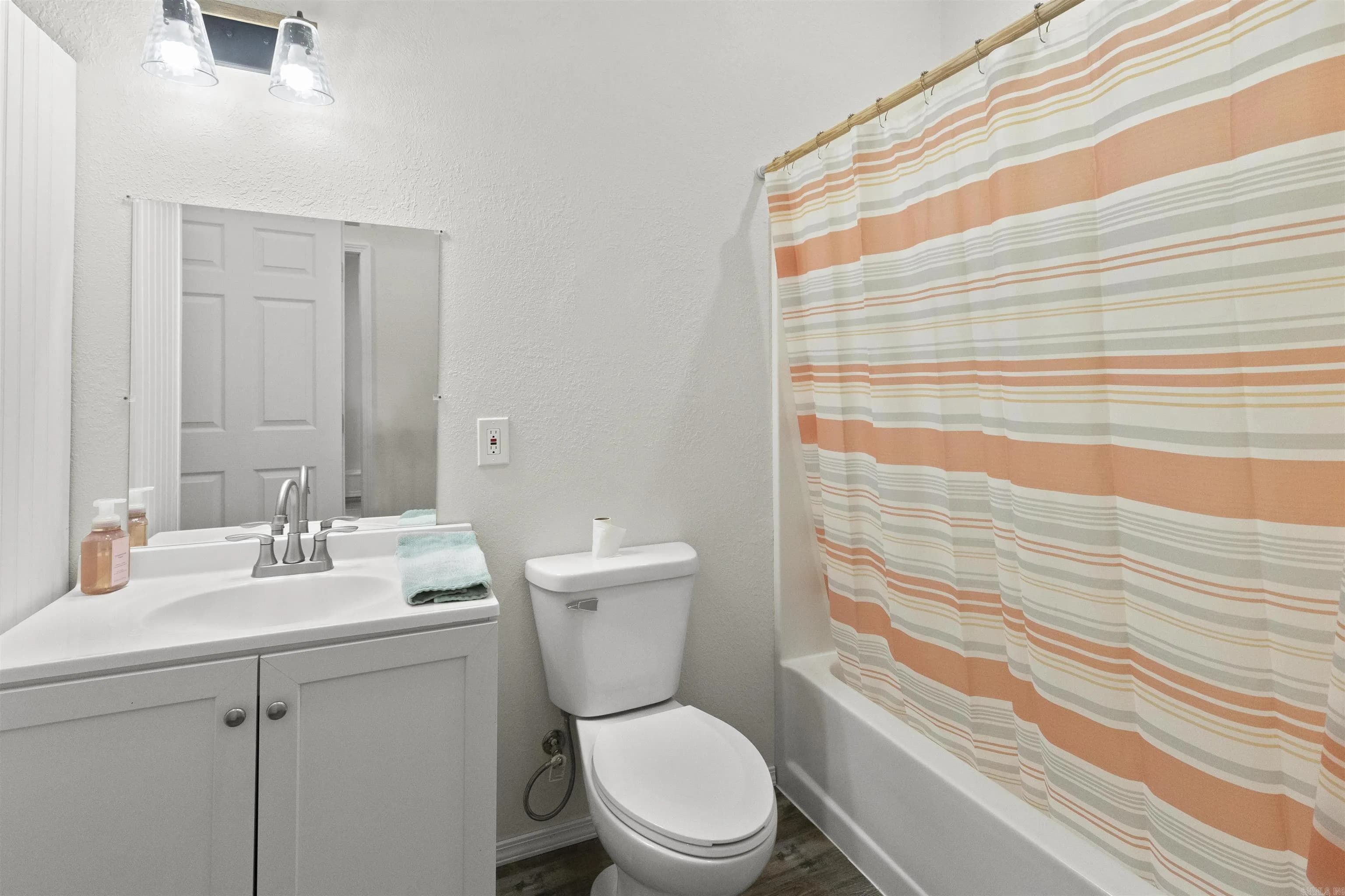 Property at 104B N Main - Image 7