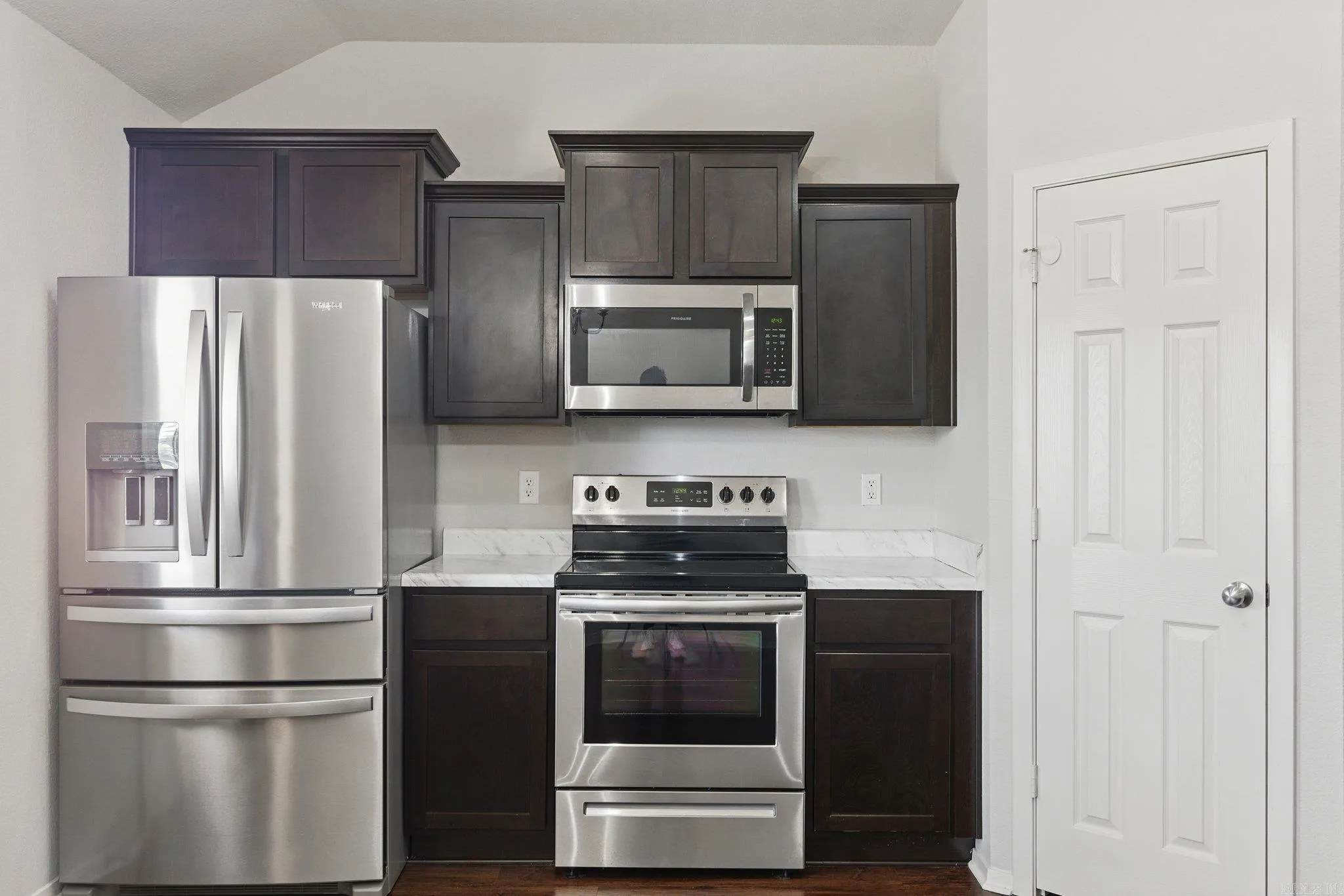 Property at 110  Giselle - Image 23