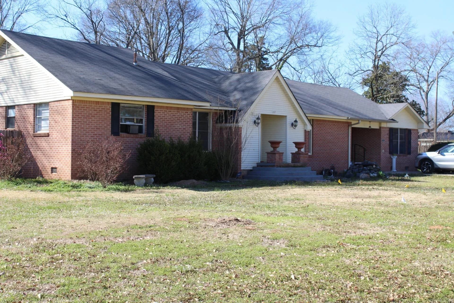 Property at 319 N Mcclendon - Image 1