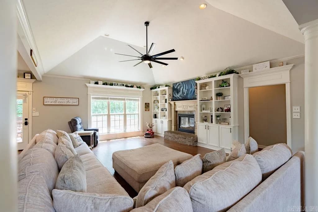 Property at 112  Ashlei - Image 4