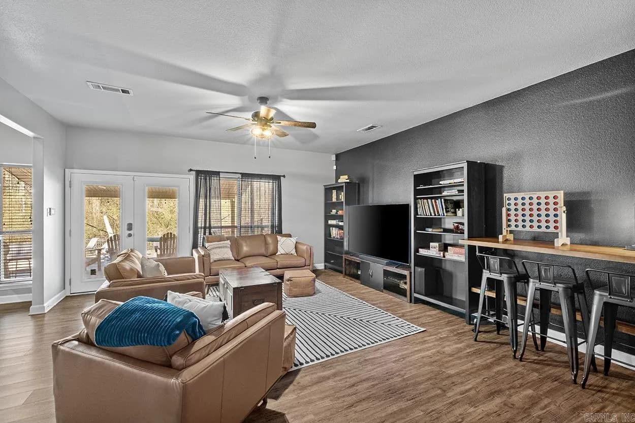 Property at 303 W Woodruff - Image 29