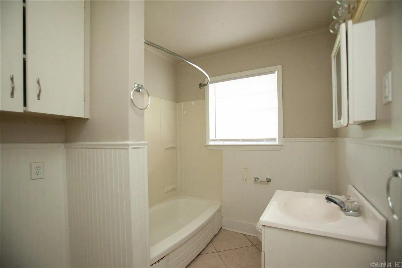 Property at 3019  Loma - Image 10