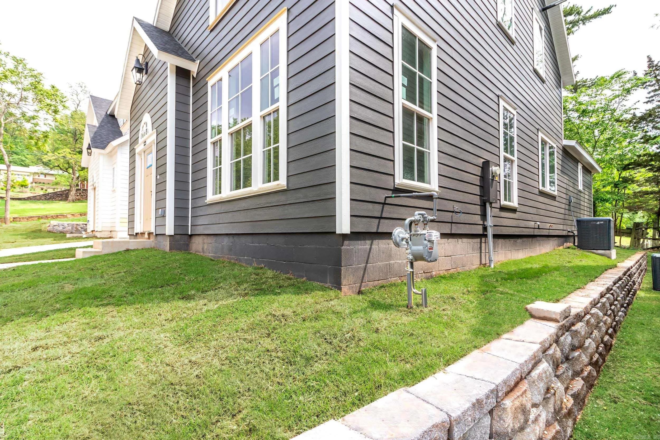 Property at 523 E Spring - Image 2