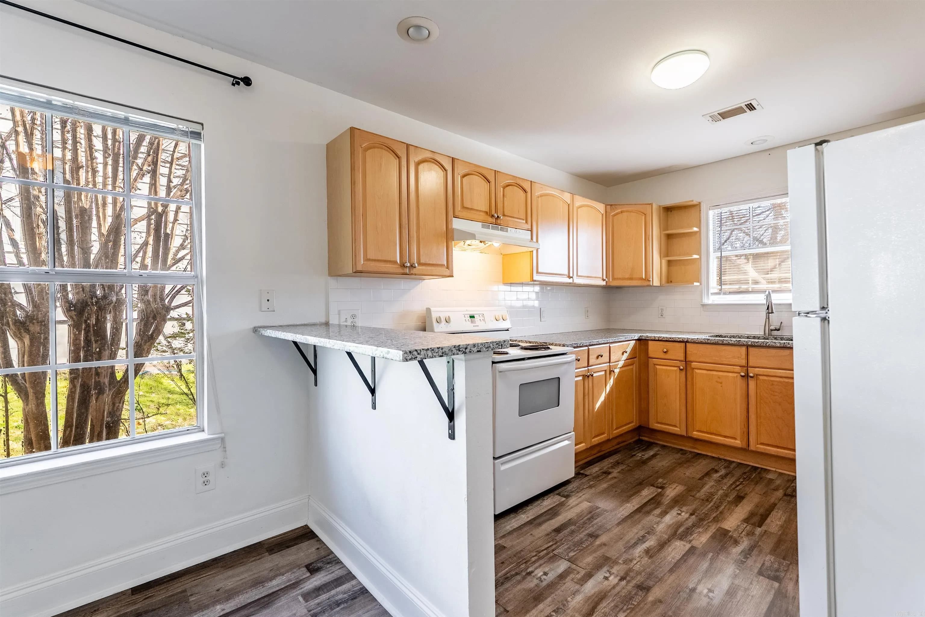 Property at 514 S Valentine - Image 6