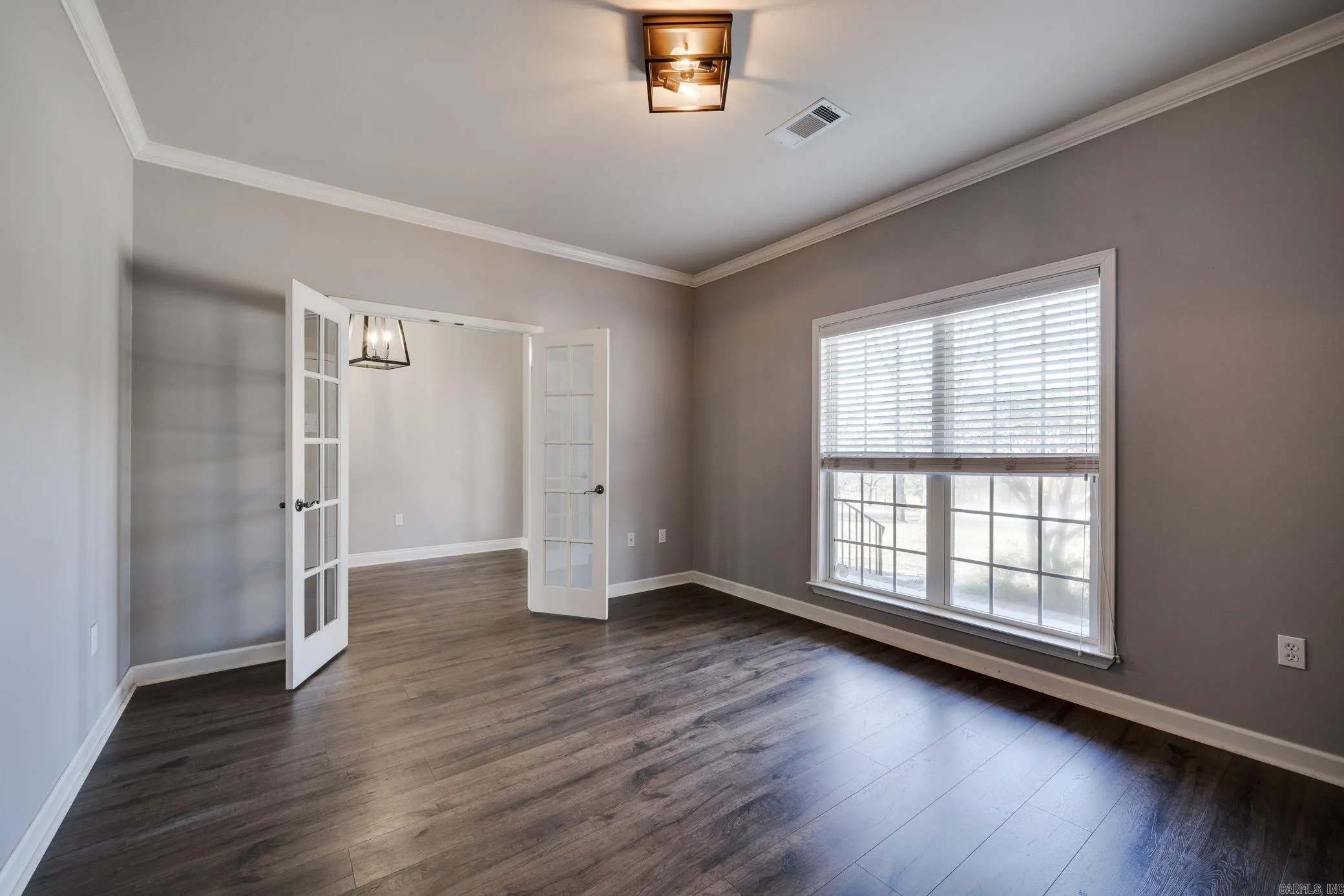 Property at 10  Hickory - Image 31