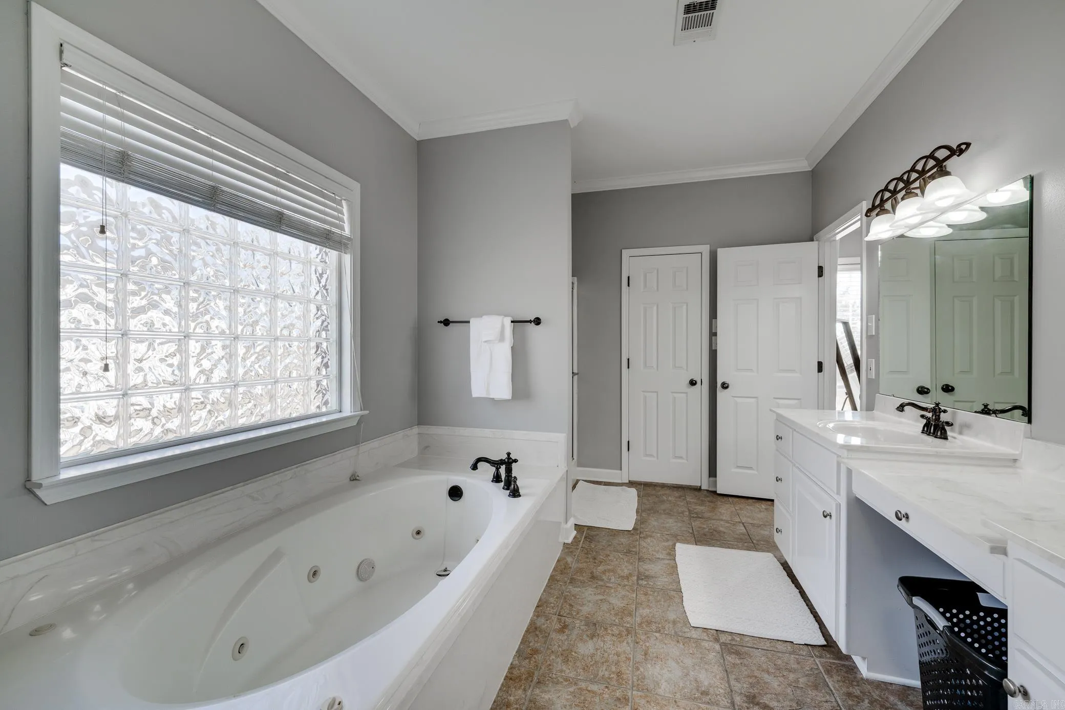 Property at 10  Hickory - Image 23