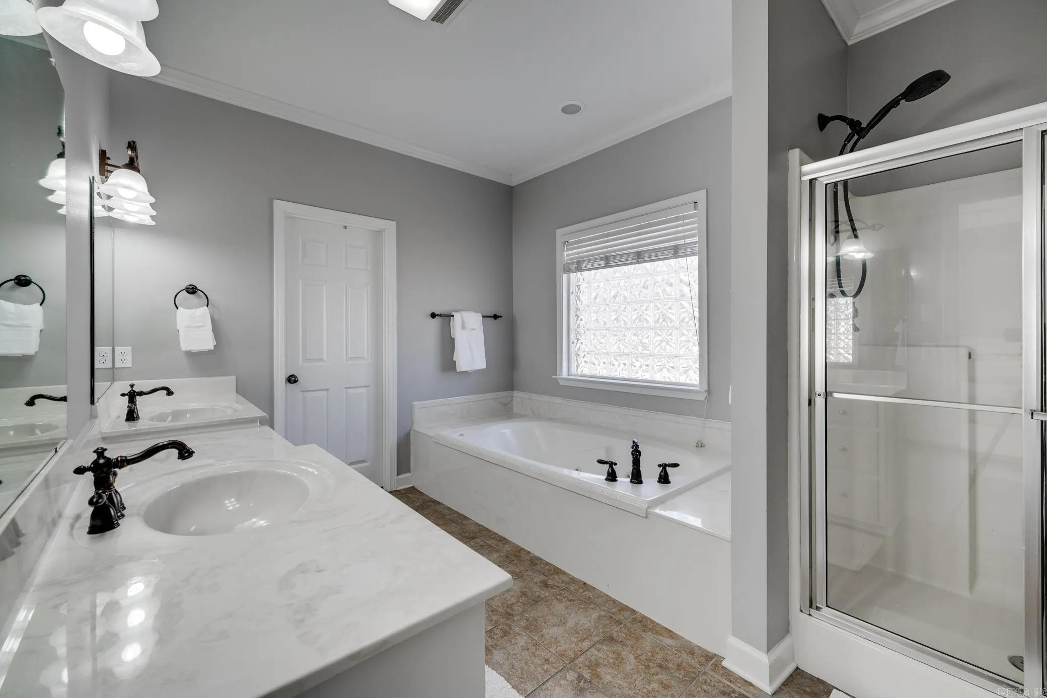 Property at 10  Hickory - Image 21