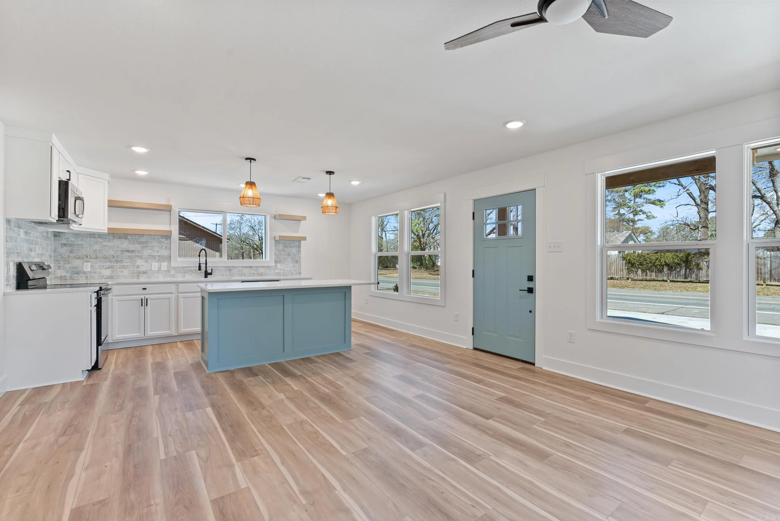 Property at 1915  Robins - Image 8
