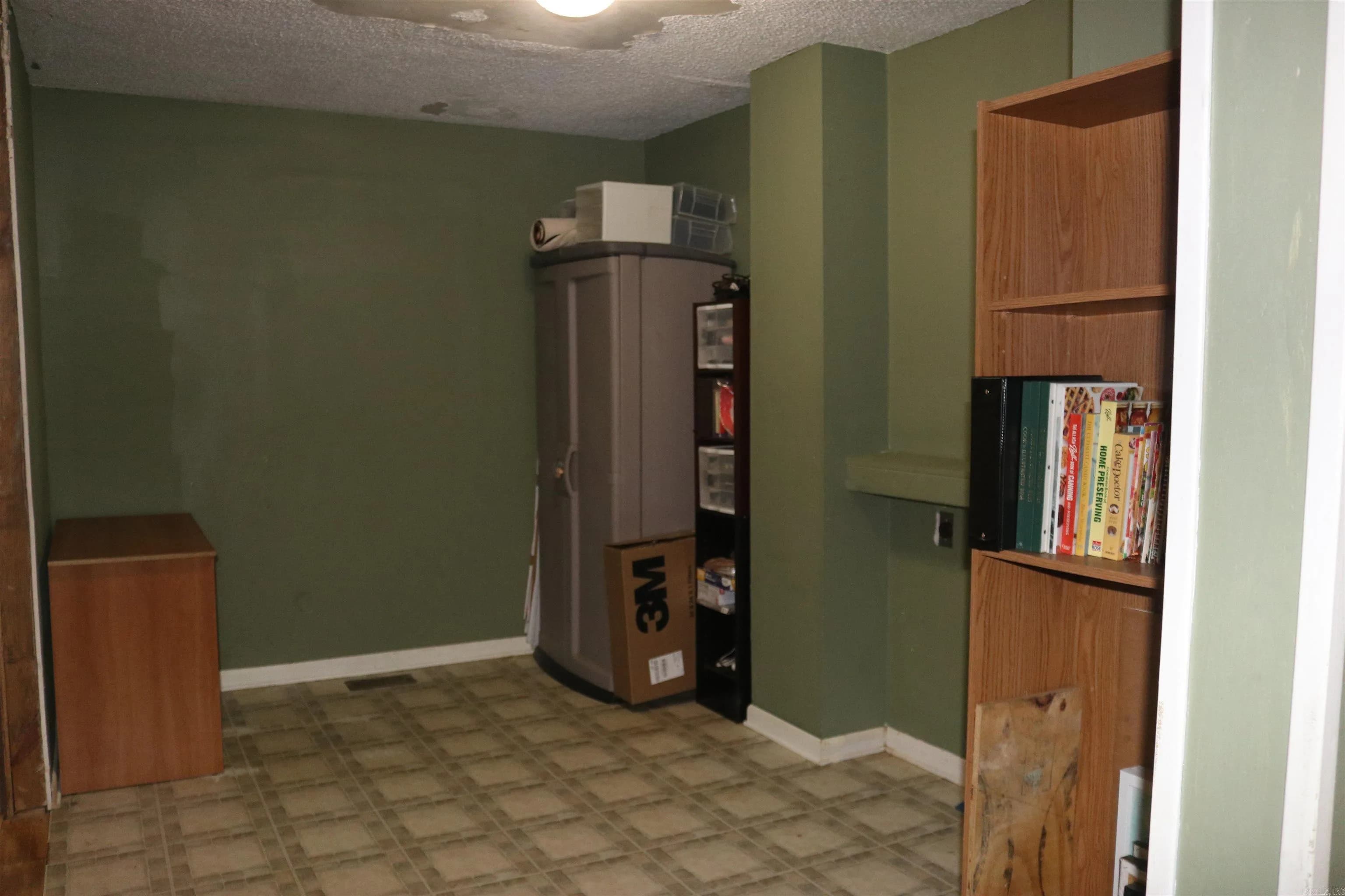 Property at 659  Hardway - Image 14