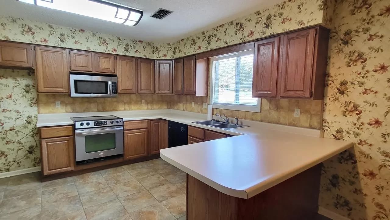Property at 102  Briarcrest - Image 4