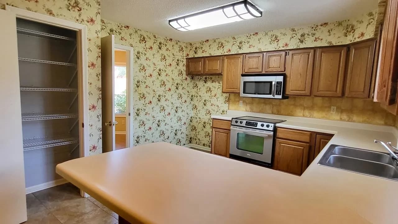 Property at 102  Briarcrest - Image 7