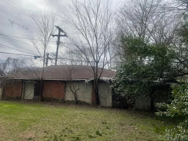 Property at 915  Pecan - Image 4