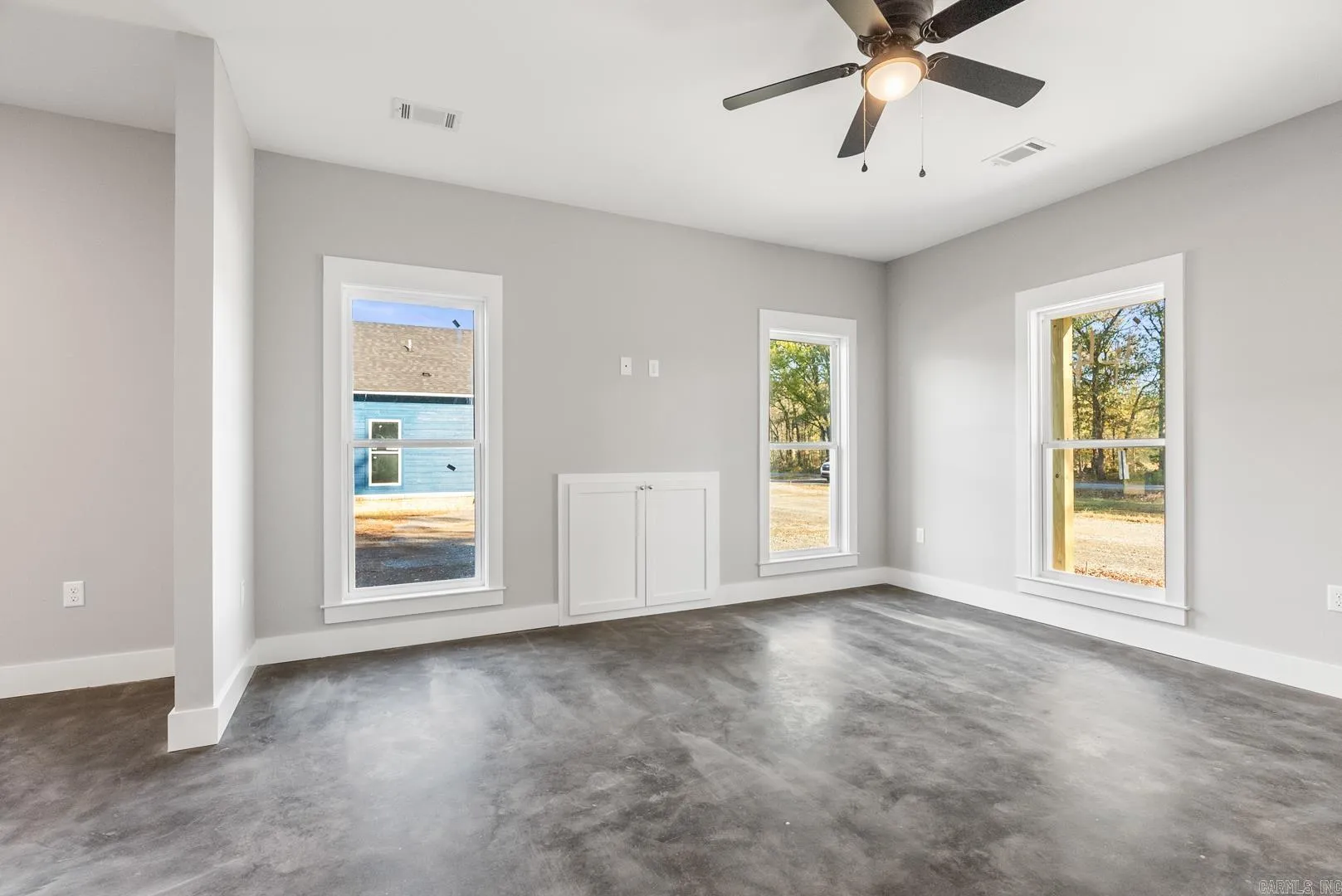 Property at 40  Linder - Image 14