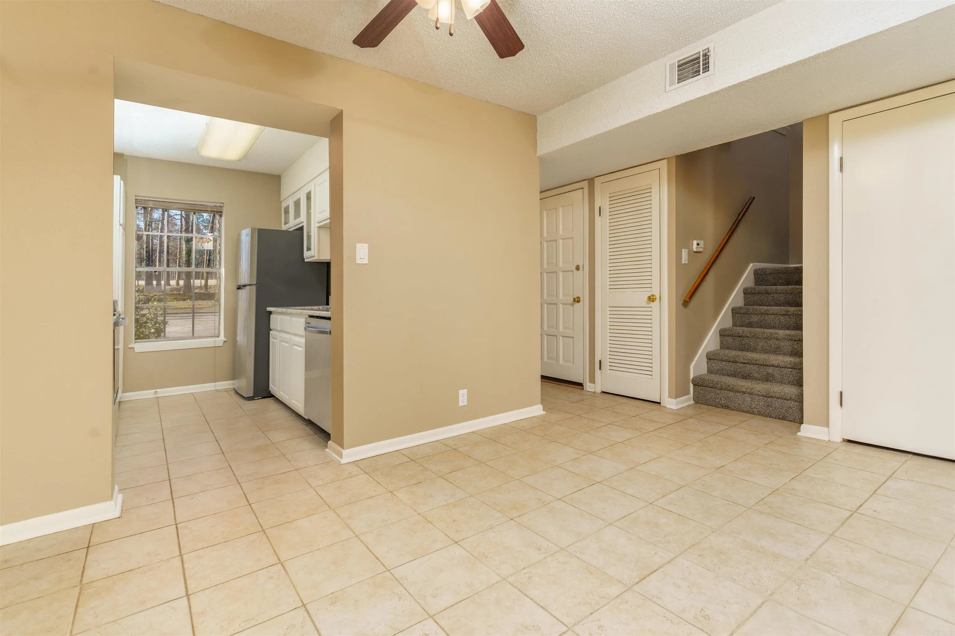 Property at 127  Emperado way - Image 13