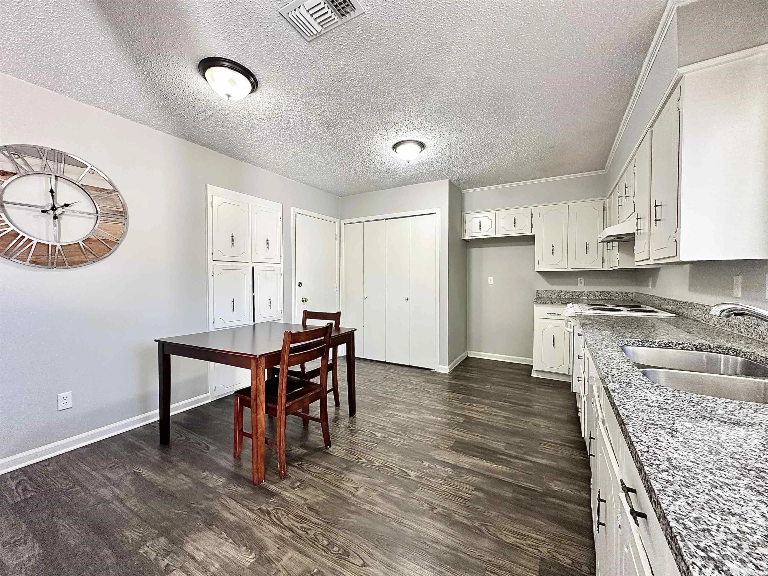Property at 6213  Boyle park - Image 6