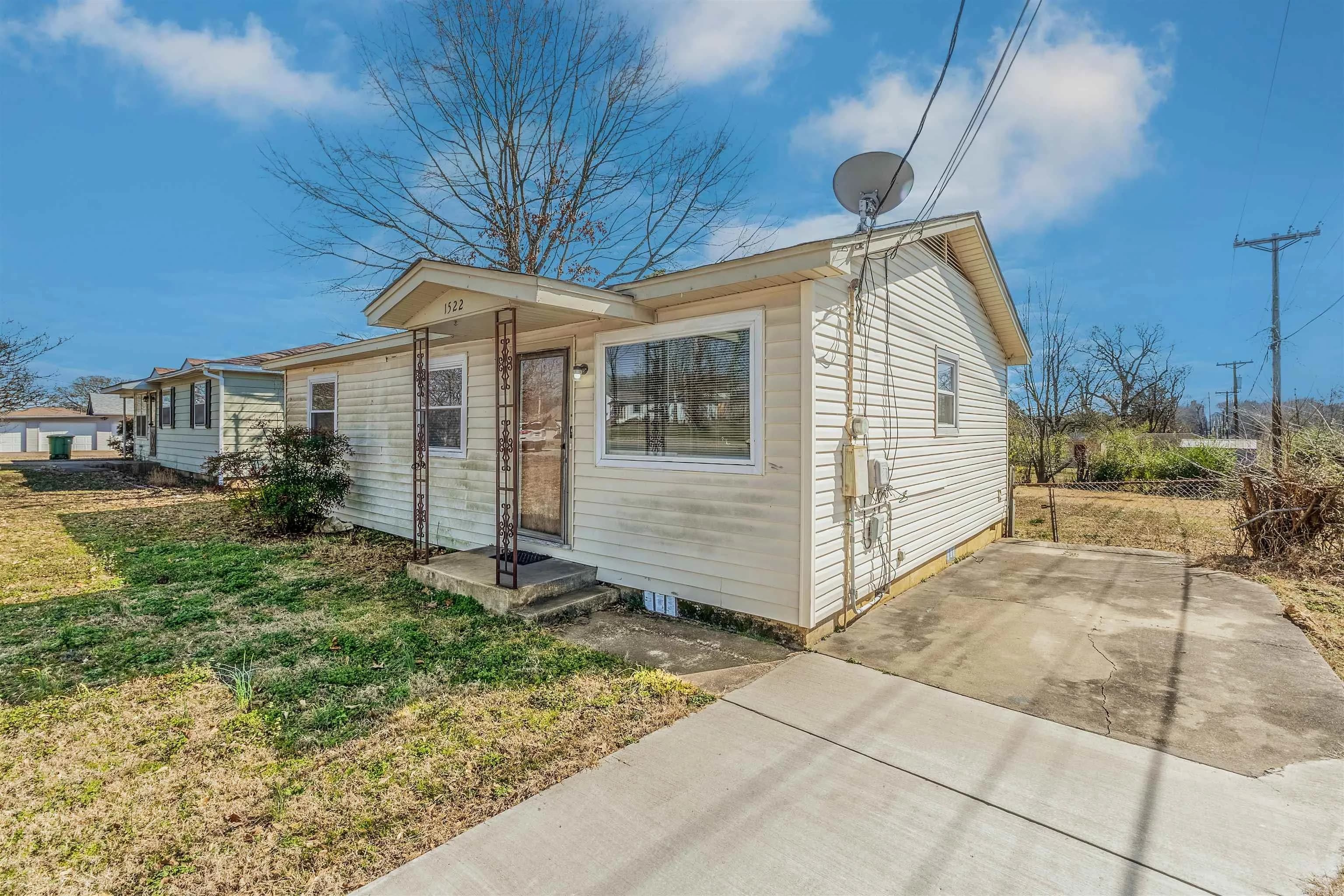 Property at 1522 E Lee ave - Image 2