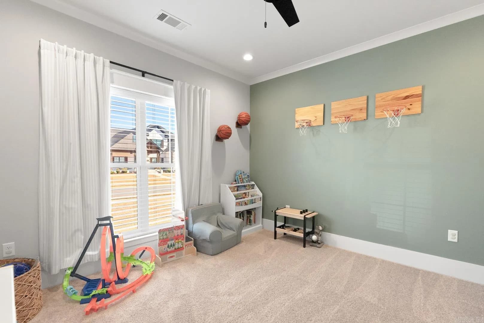 Property at 1675  Lainey - Image 17