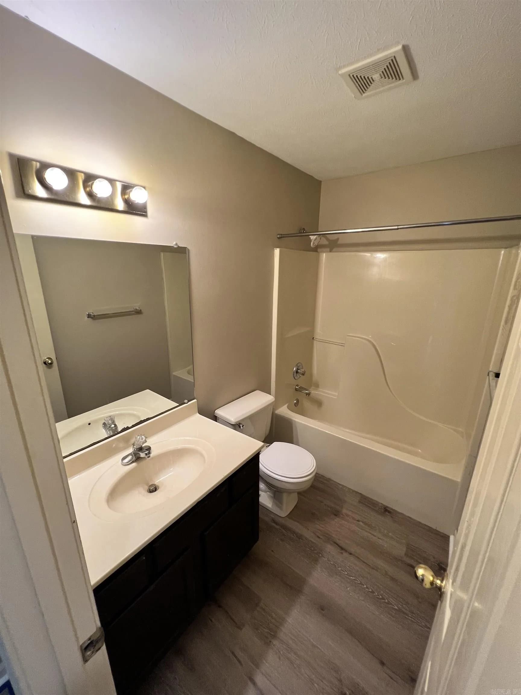 Property at 2555  Winchester - Image 16
