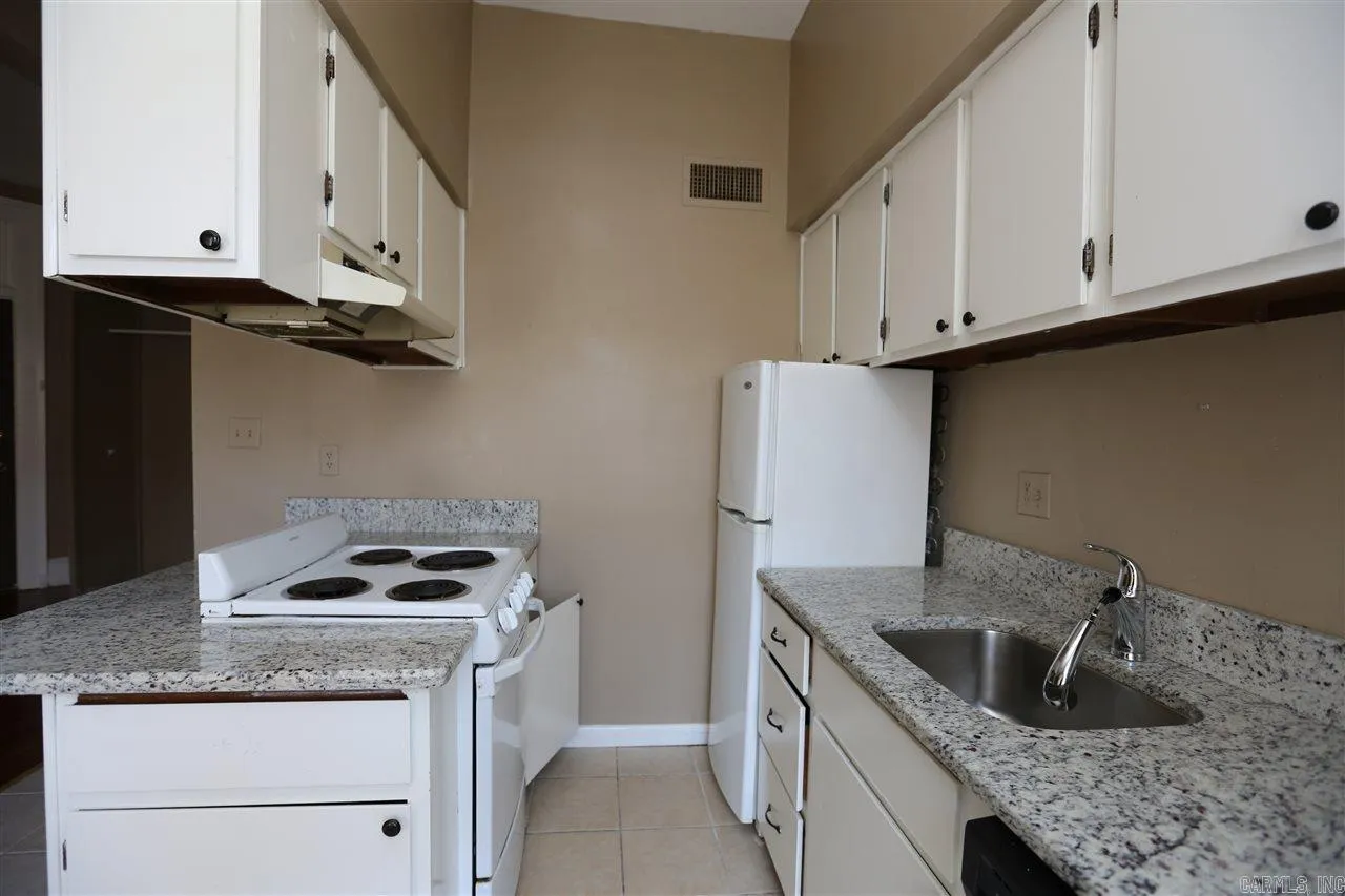 Property at 101 S Victory #301 - Image 10