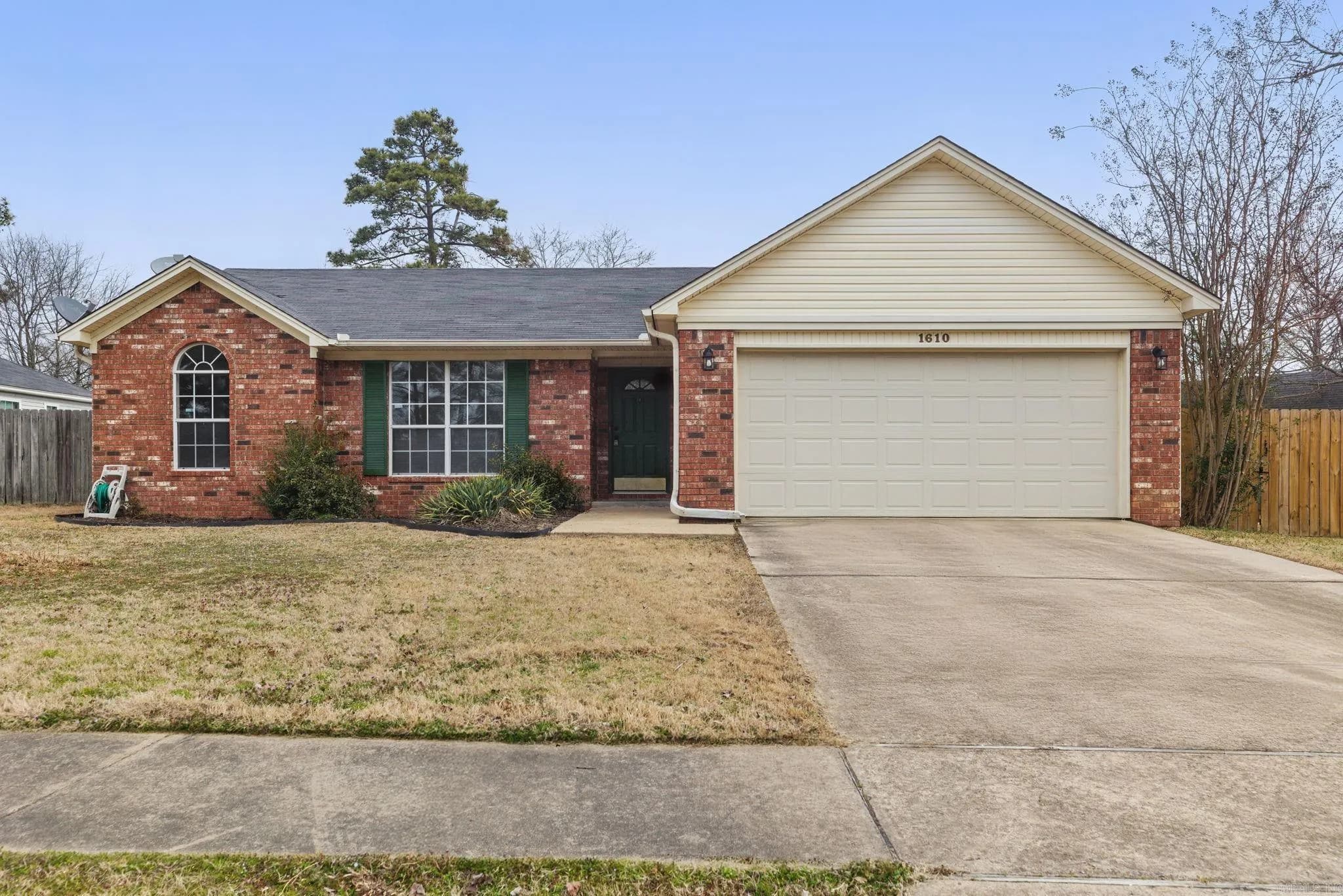 Property at 1610  Davis - Image 2