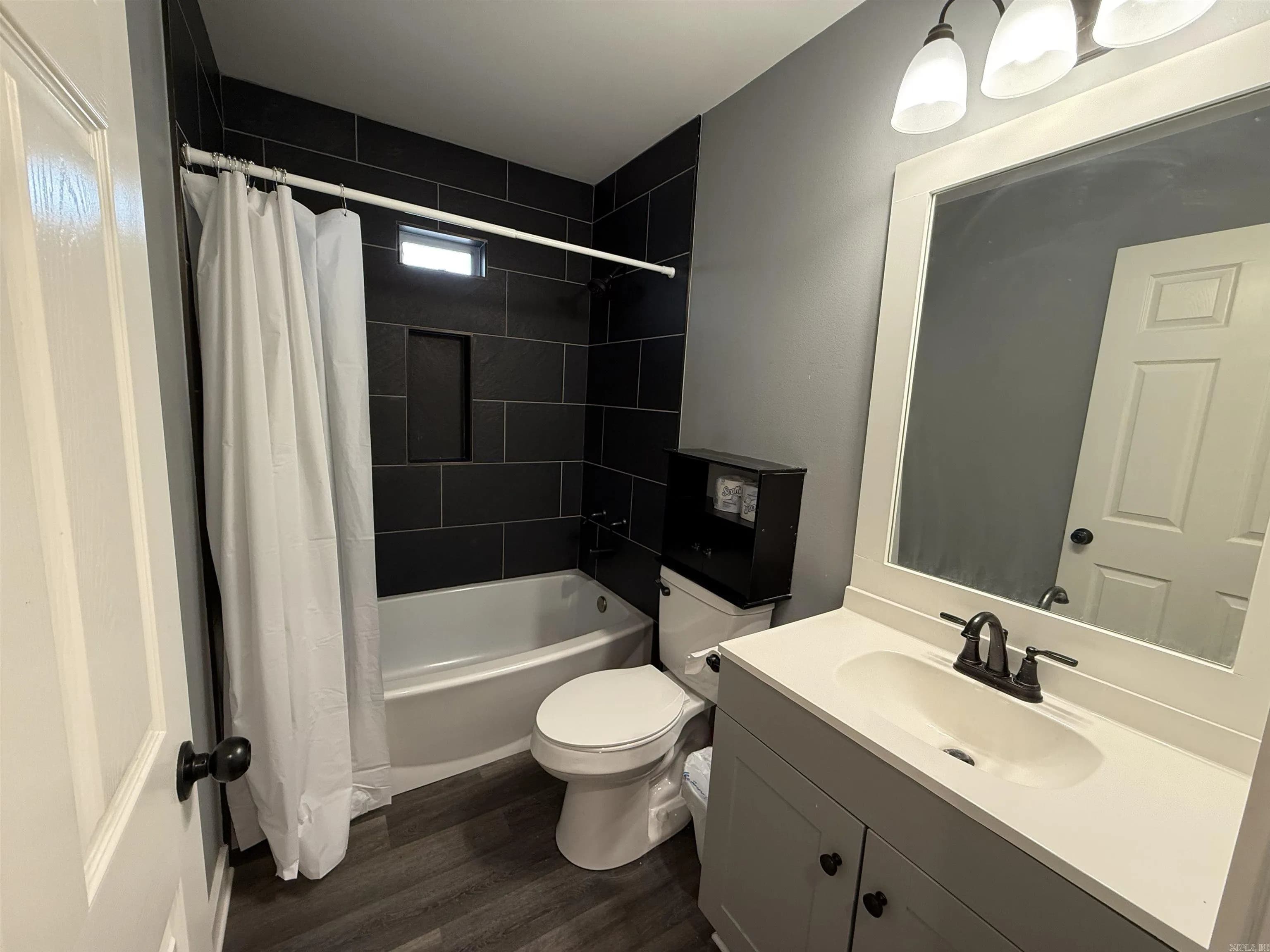 Property at 1107 W Quitman - Image 5