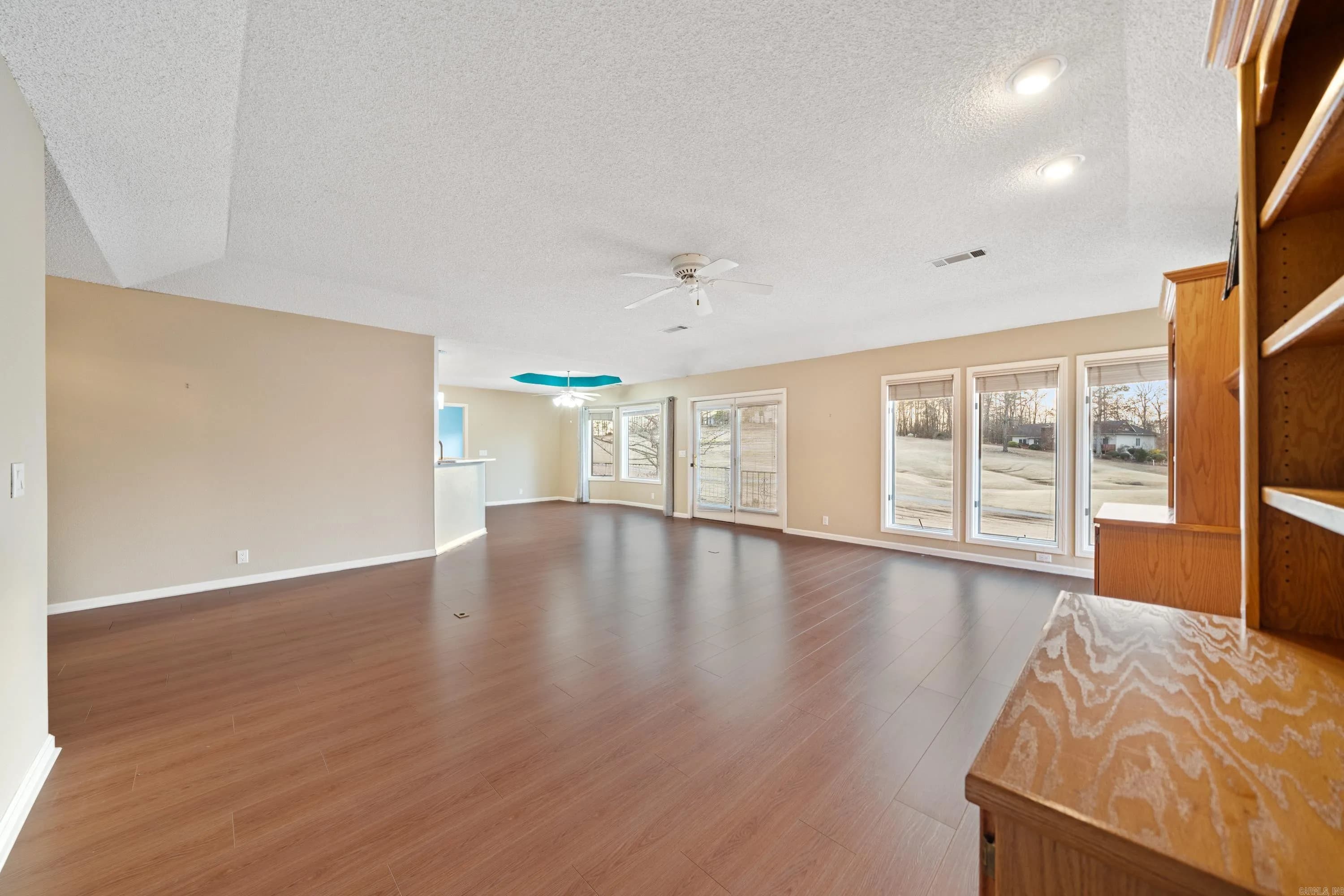 Property at 20  Magellan - Image 20