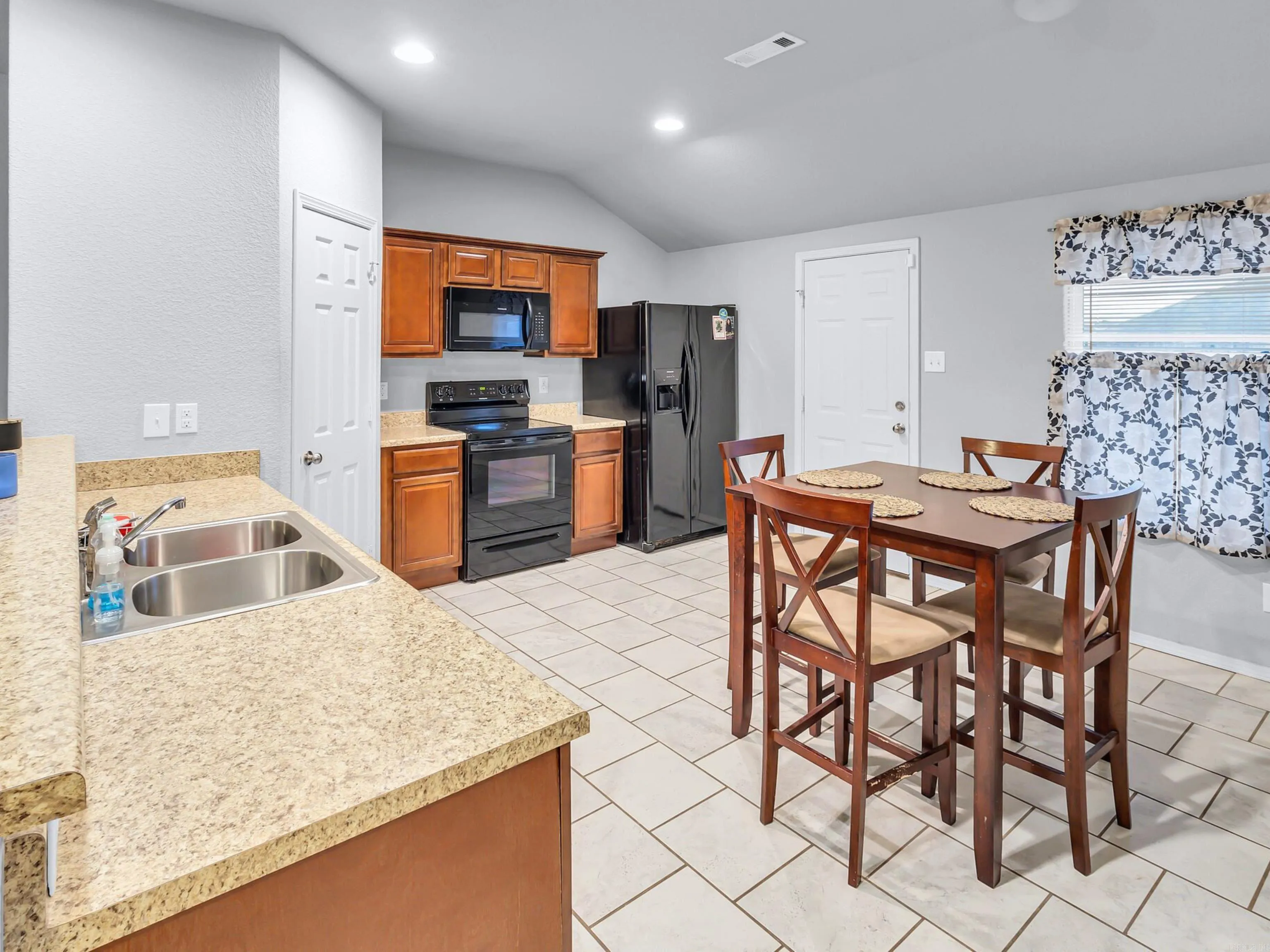 Property at 6601  Ridgemist cove - Image 9