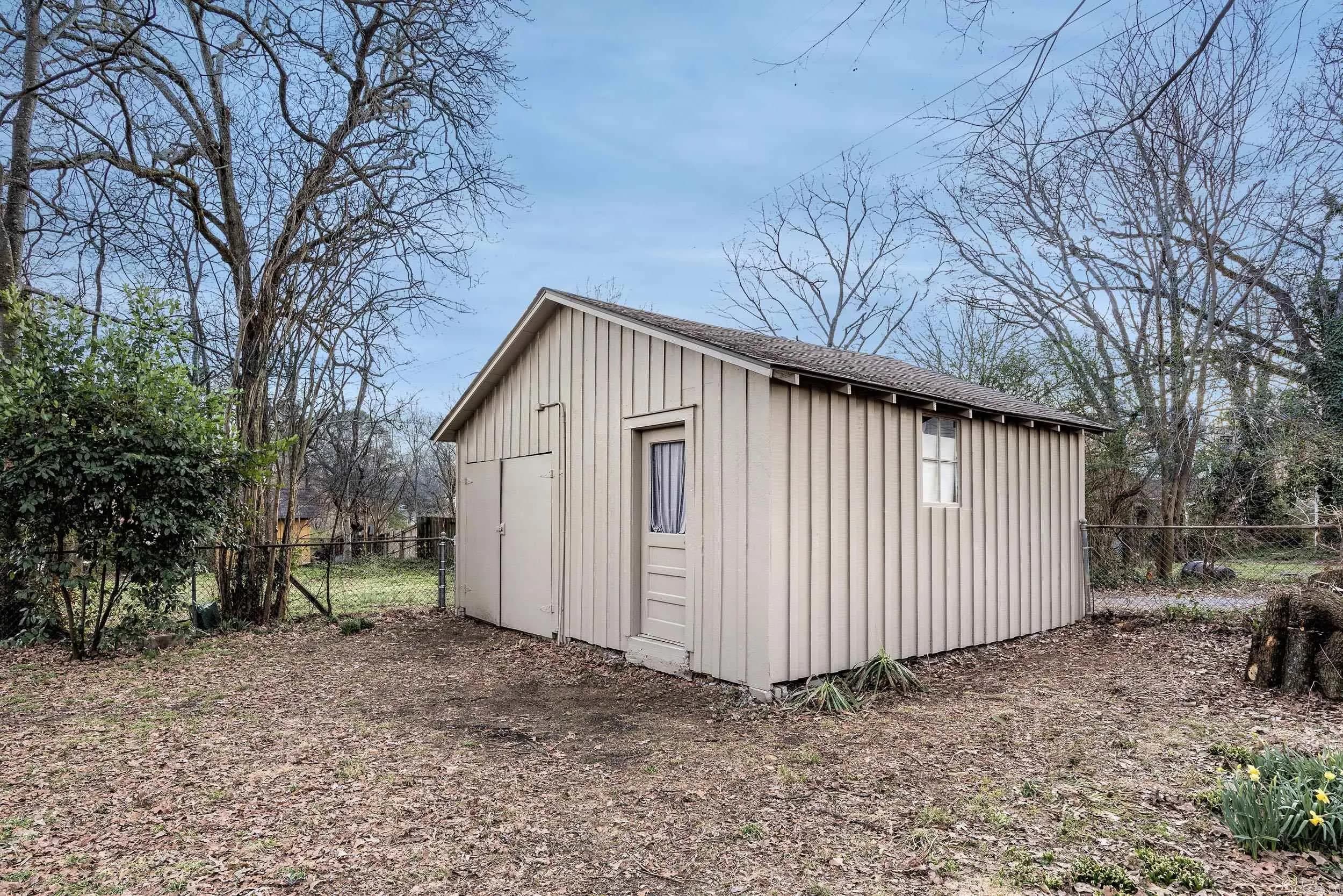 Property at 110 S Maple - Image 22