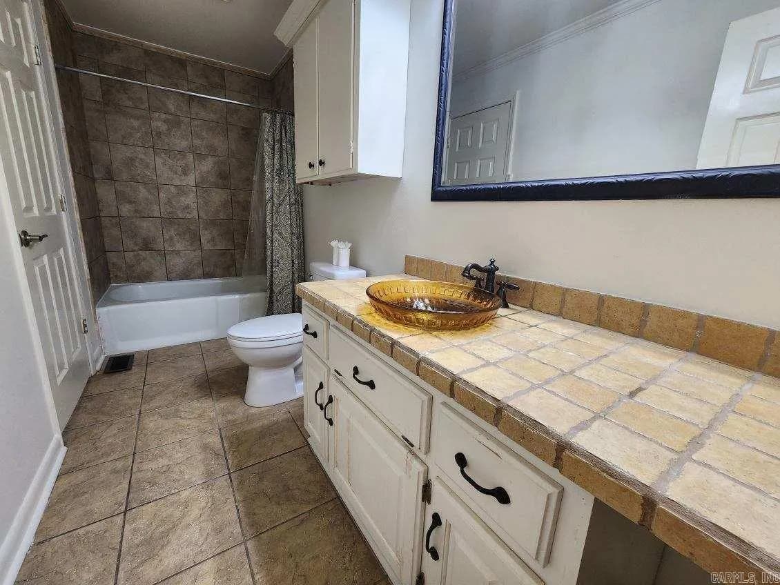 Property at 2101  Seminole - Image 10
