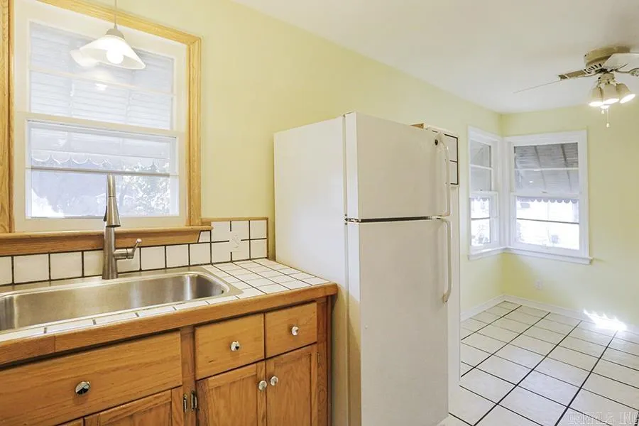 Property at 295  Plainview - Image 10