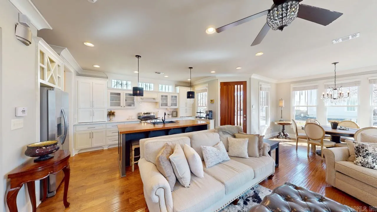 Property at 850  Reynolds - Image 10