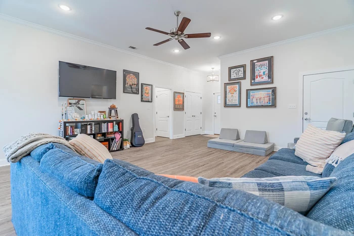 Property at 4813  Edgemont - Image 9