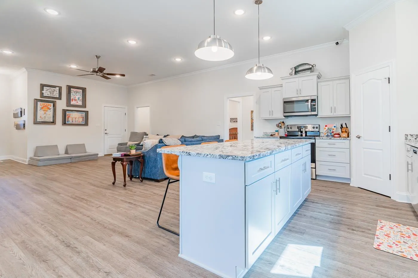Property at 4813  Edgemont - Image 16