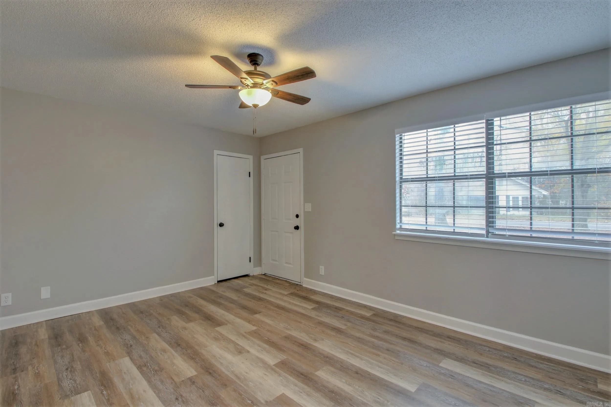 Property at 600 S Border - Image 8