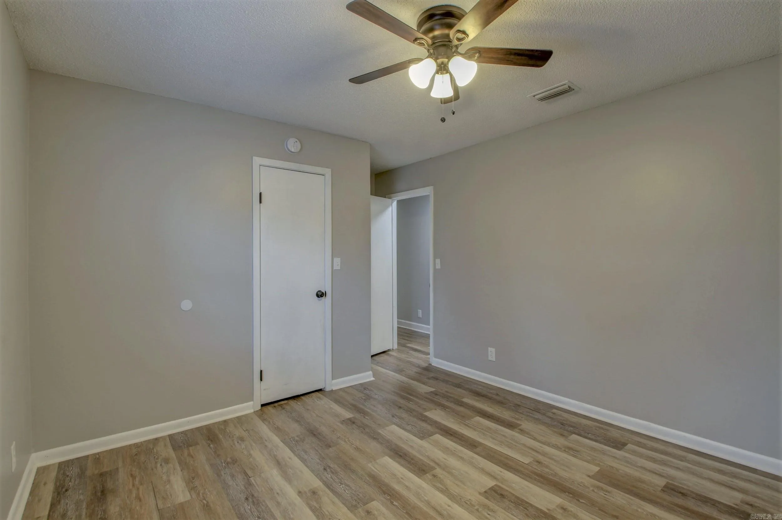 Property at 600 S Border - Image 13