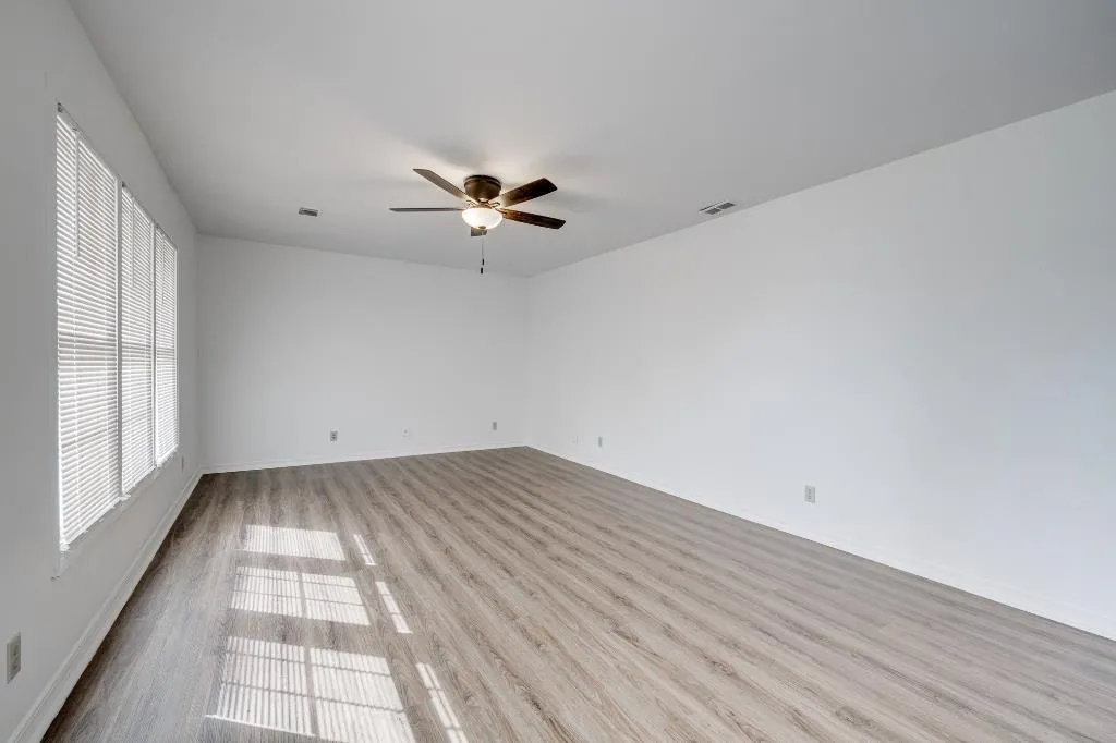 Property at 10  Valley ridge - Image 4
