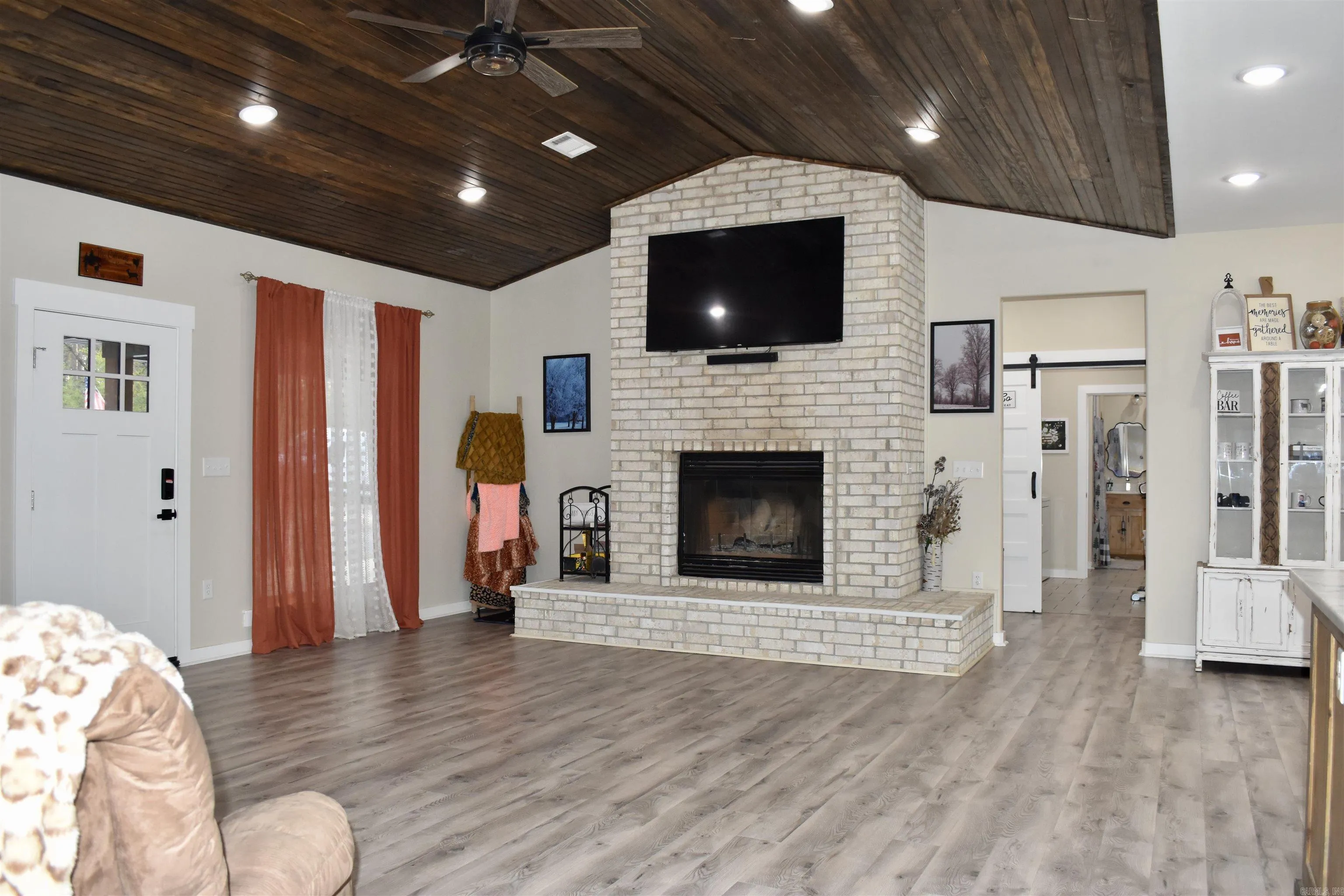 Property at 170  Sandy - Image 4