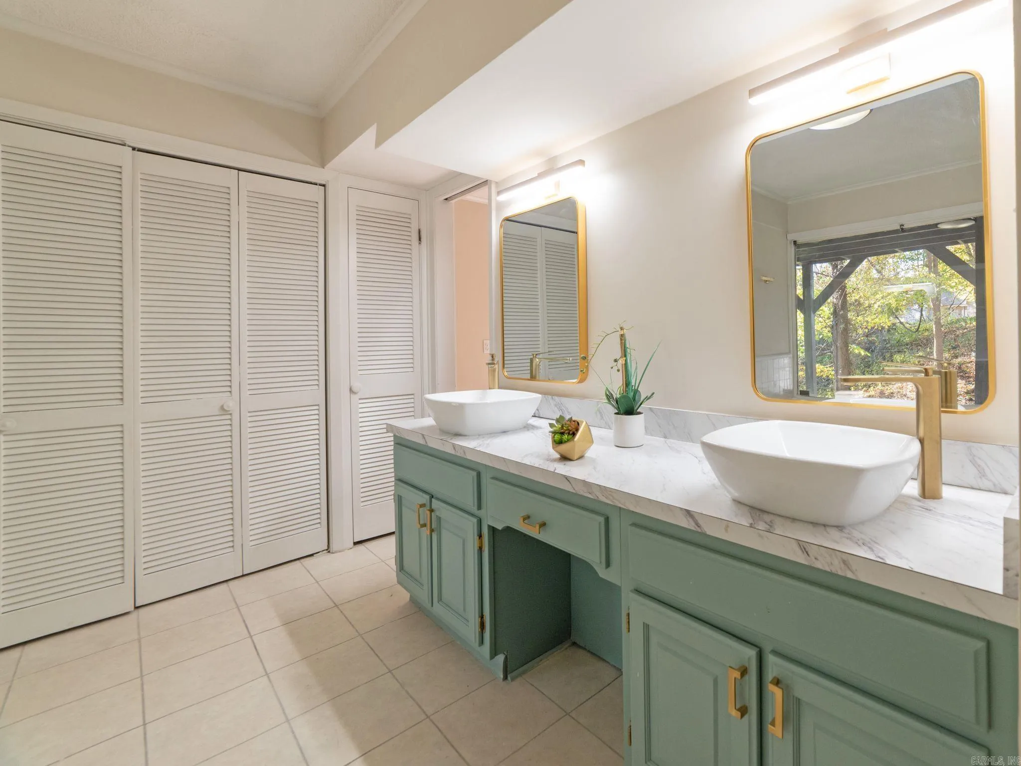 Property at 210  East ridge - Image 23